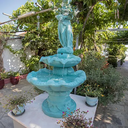 Апартаменты Gatzea Eden Garden Deluxe Τετράκλινο Като-Гацеа